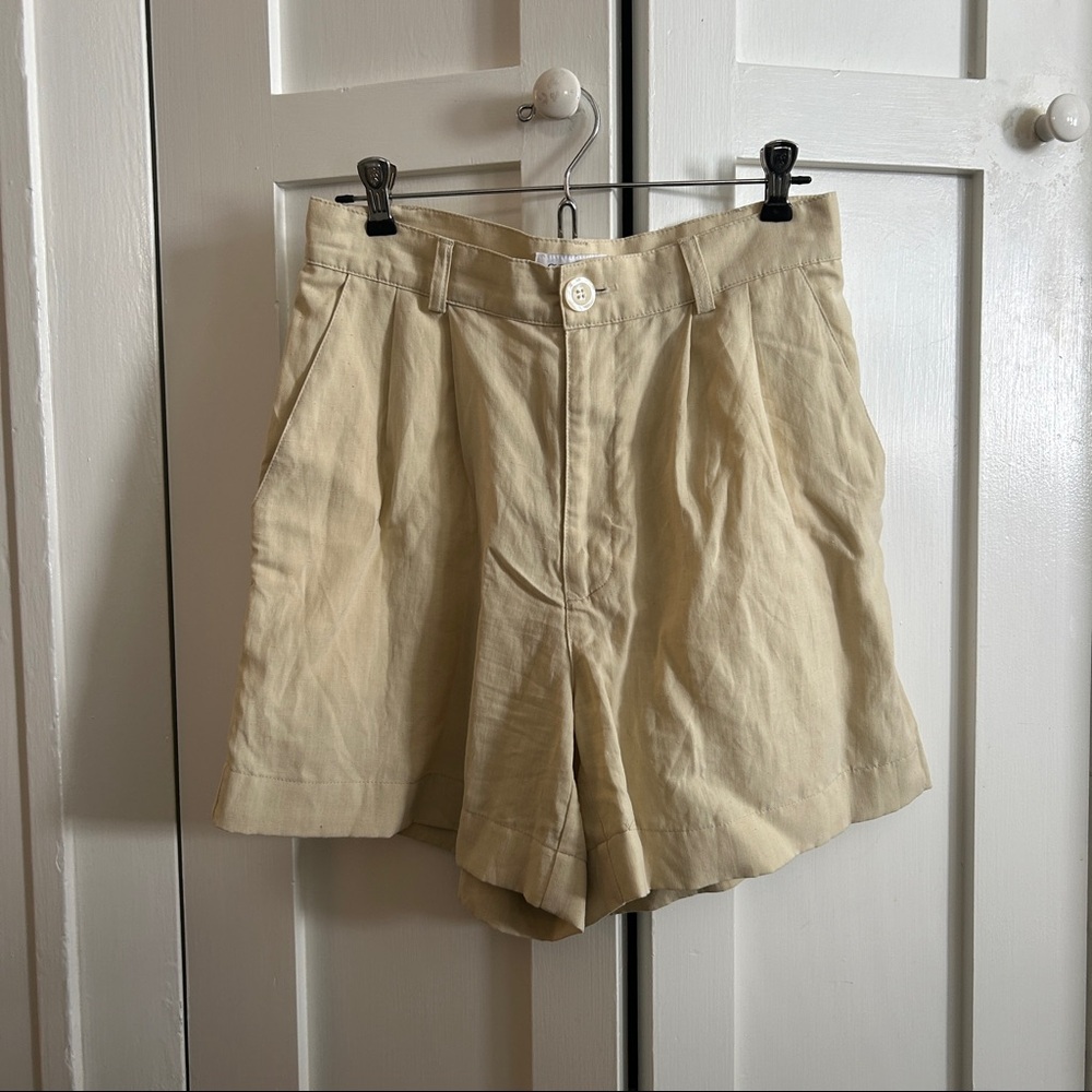 Scout High Waist Pleated Shorts in Beige Cream